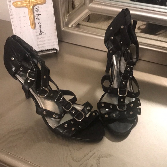 Sandals - Picture 1 of 3